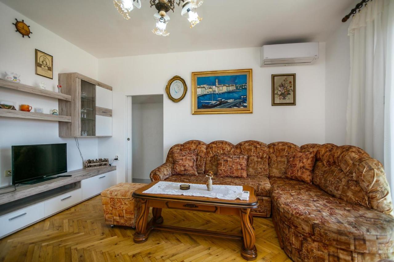 Apartment Branko Krk Island ภายนอก รูปภาพ