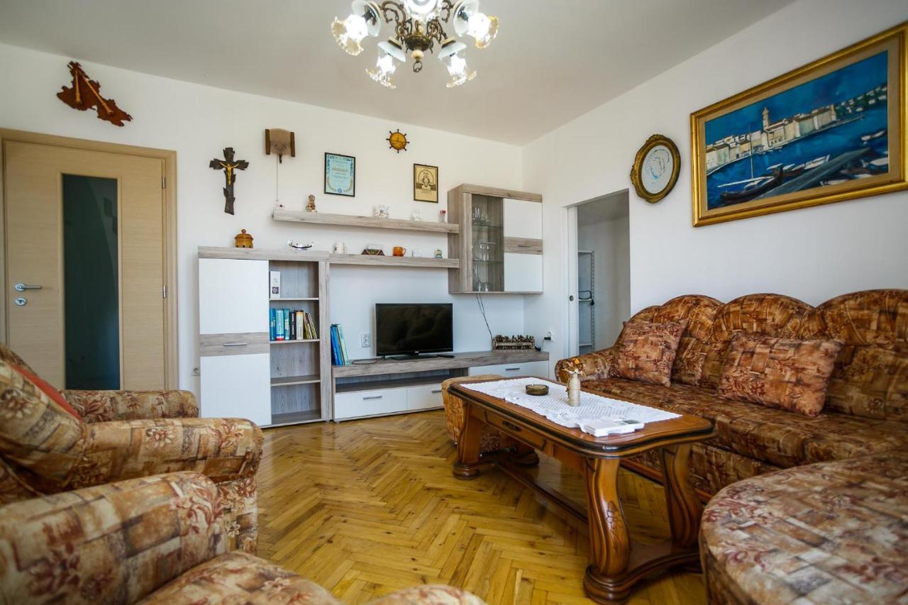 Apartment Branko Krk Island ภายนอก รูปภาพ