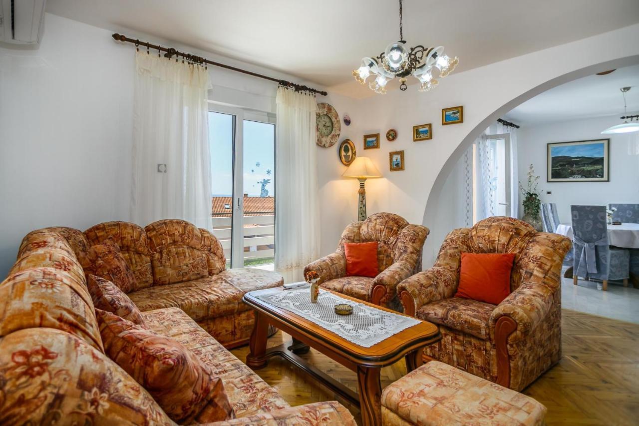 Apartment Branko Krk Island ภายนอก รูปภาพ