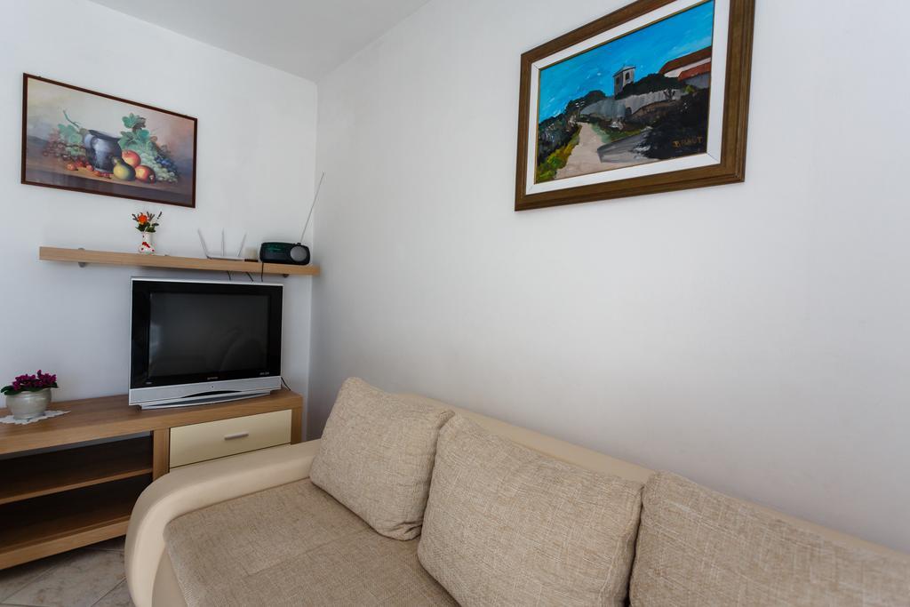 Apartment Branko Krk Island ภายนอก รูปภาพ