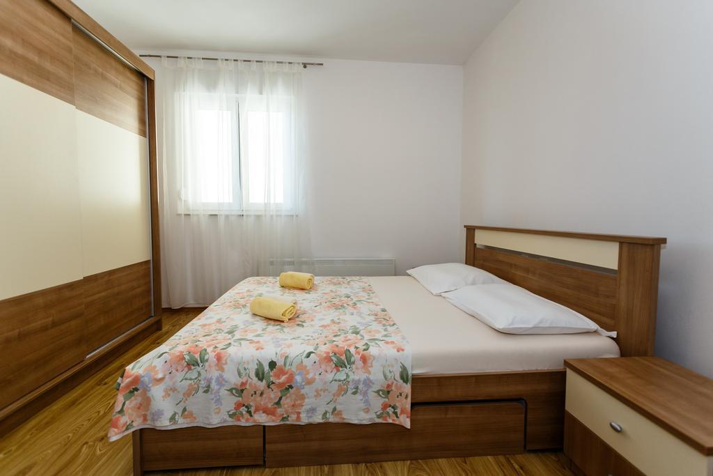 Apartment Branko Krk Island ภายนอก รูปภาพ