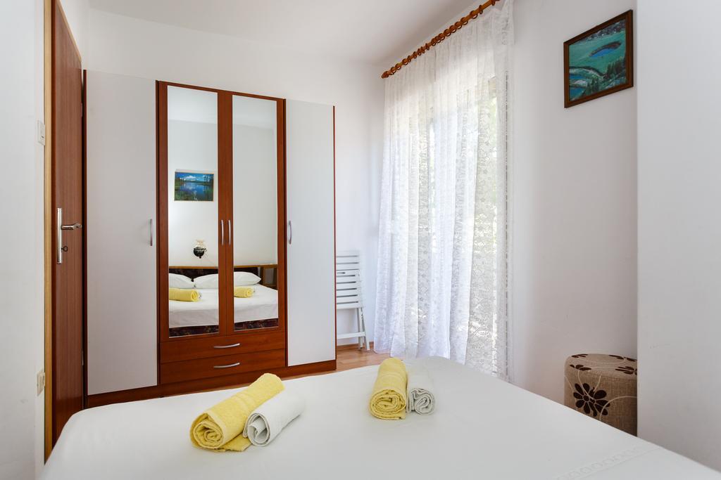 Apartment Branko Krk Island ภายนอก รูปภาพ